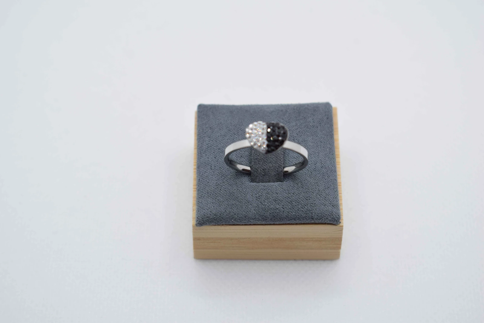 ANELLO ARGENTO CUORE STRASS BIANCO E NERO