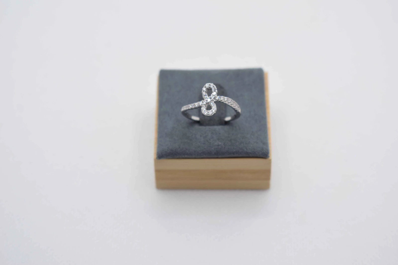 ANELLO ARGENTO CON INFINITO STRASS