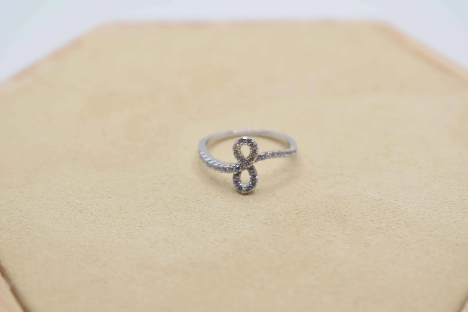 ANELLO ARGENTO CON INFINITO STRASS