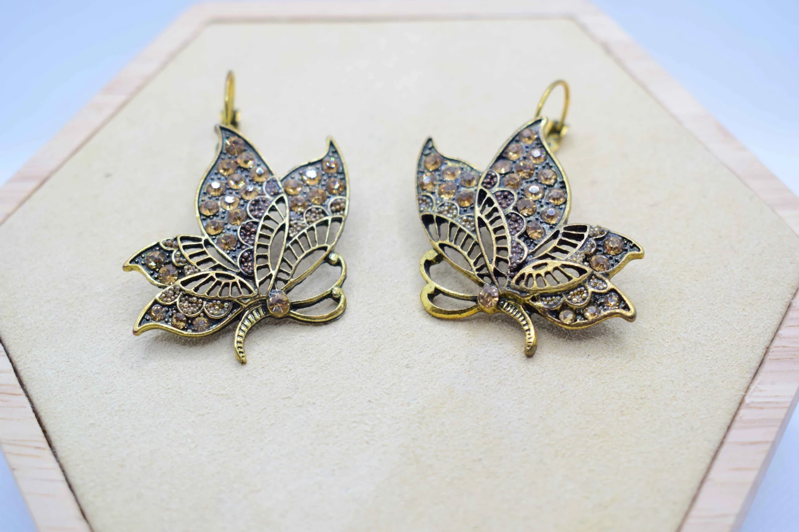 ORECCHINI FARFALLA ORO ANTICO STRASS