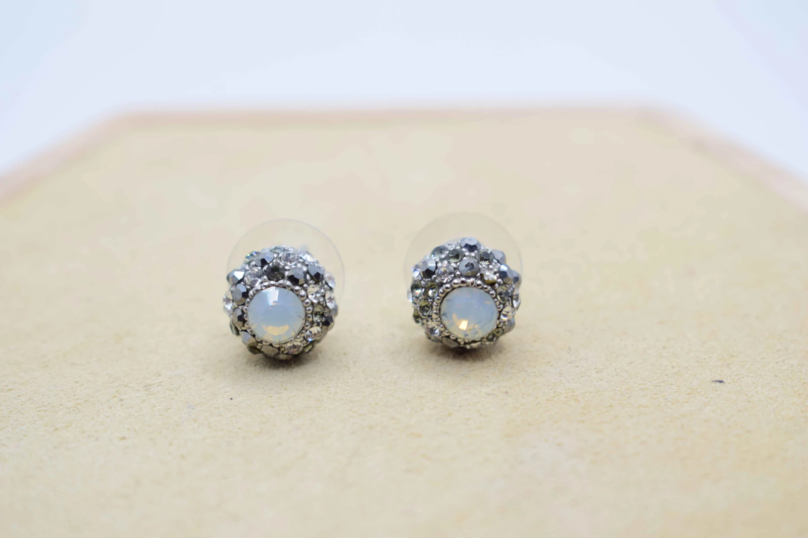 ORECCHINI A PALLA ARGENTO SCURO STRASS NERI
