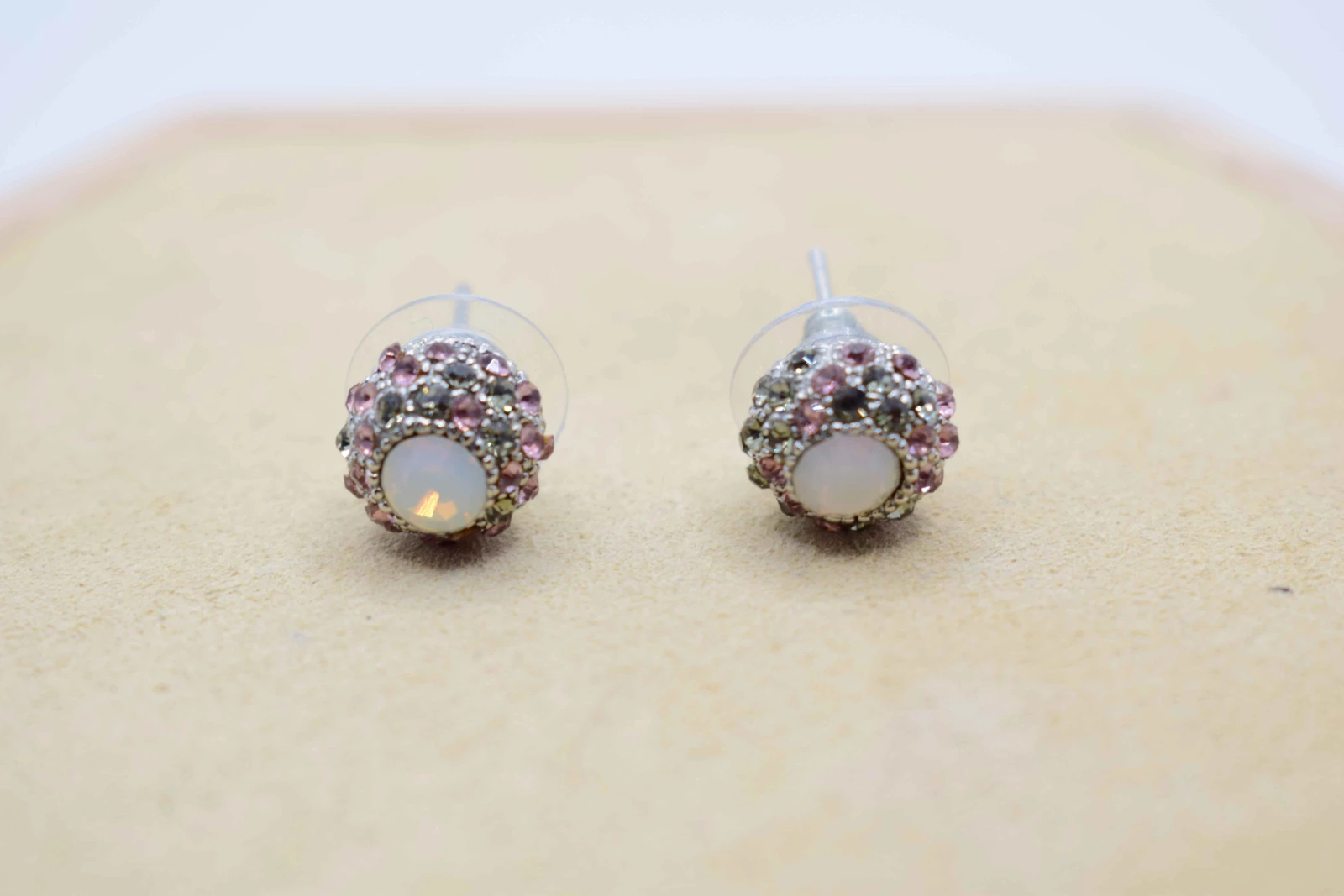 ORECCHINI A PALLA ARGENTO SCURO STRASS FUCSIA