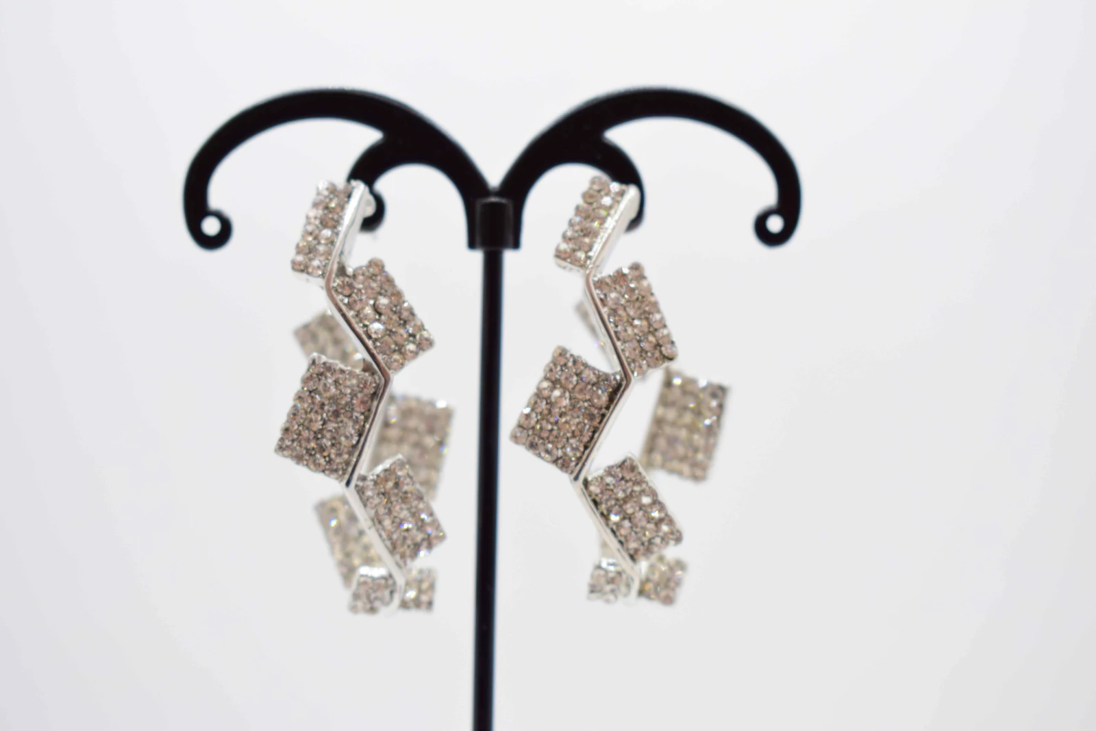ORECCHINI GEOMETRICI A CERCHIO ARGENTO STRASS