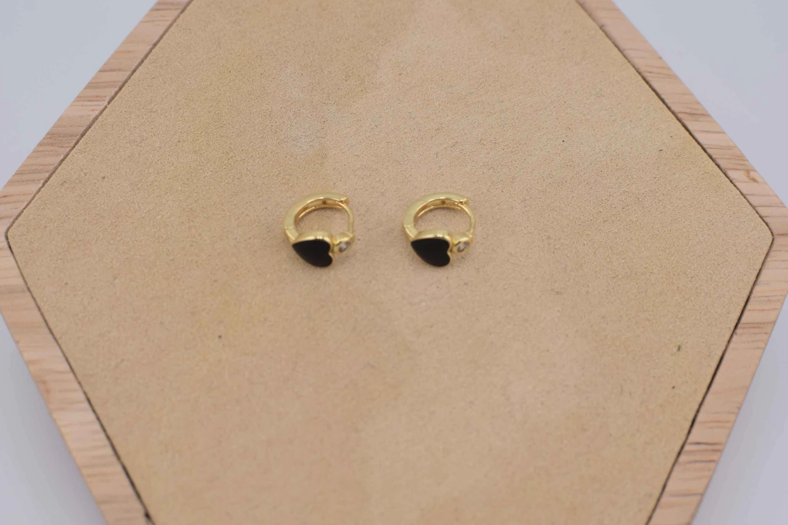 ORECCHINI CUORE NERO BRILLANTE OTTONE ORO