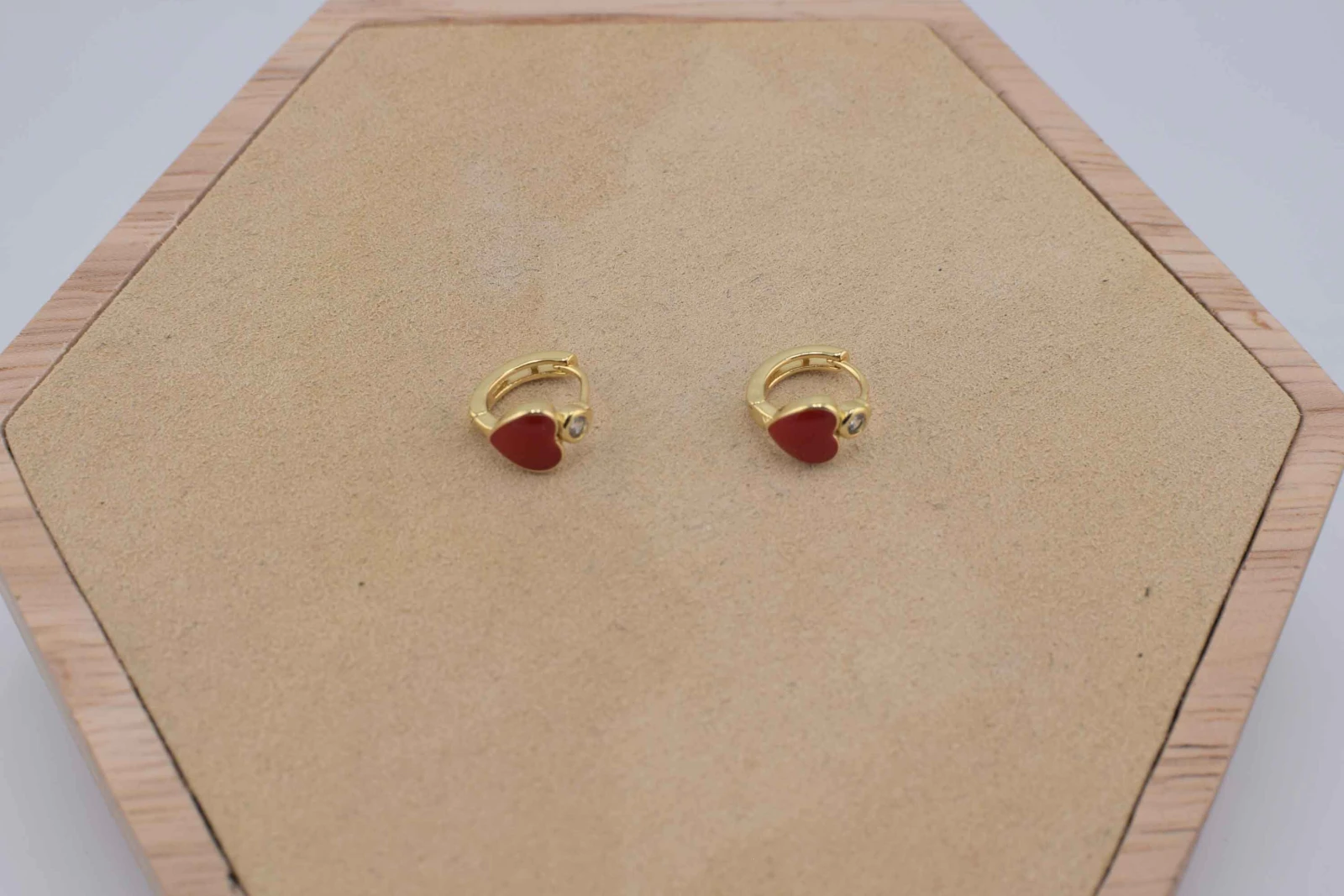 ORECCHINI CUORE ROSSO BRILLANTE OTTONE ORO