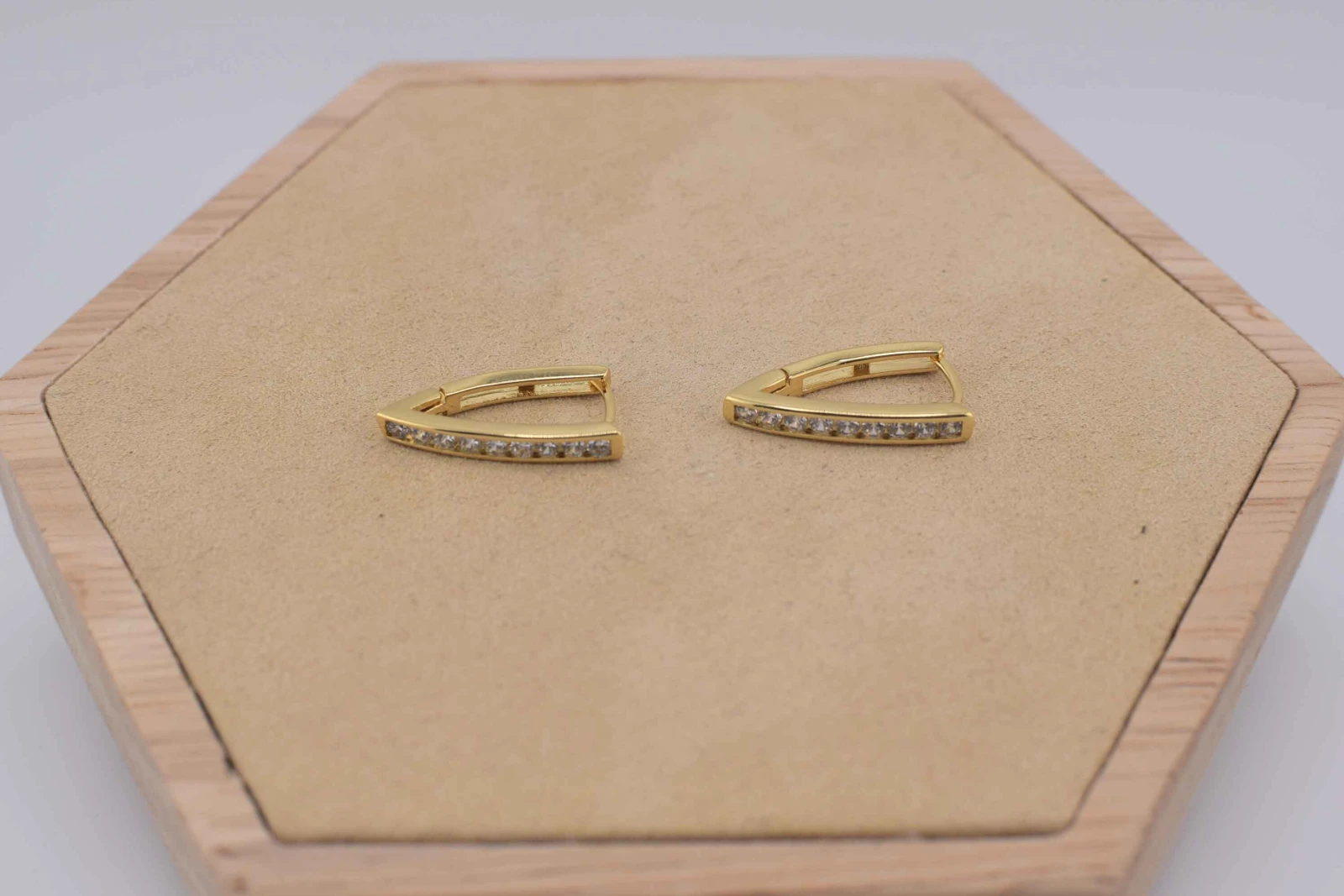 ORECCHINI TRIANGOLO STRASS OTTONE ORO