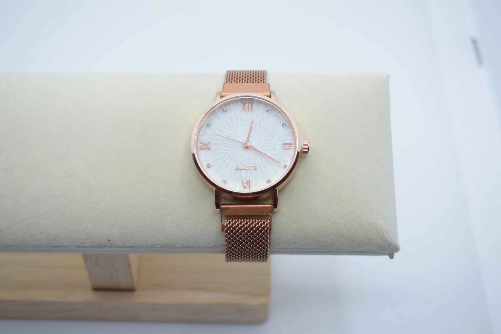 OROLOGIO CINGHIA IN ACCIAIO ROSA CALAMITA E QUADRANTE BIANCO RAGGI