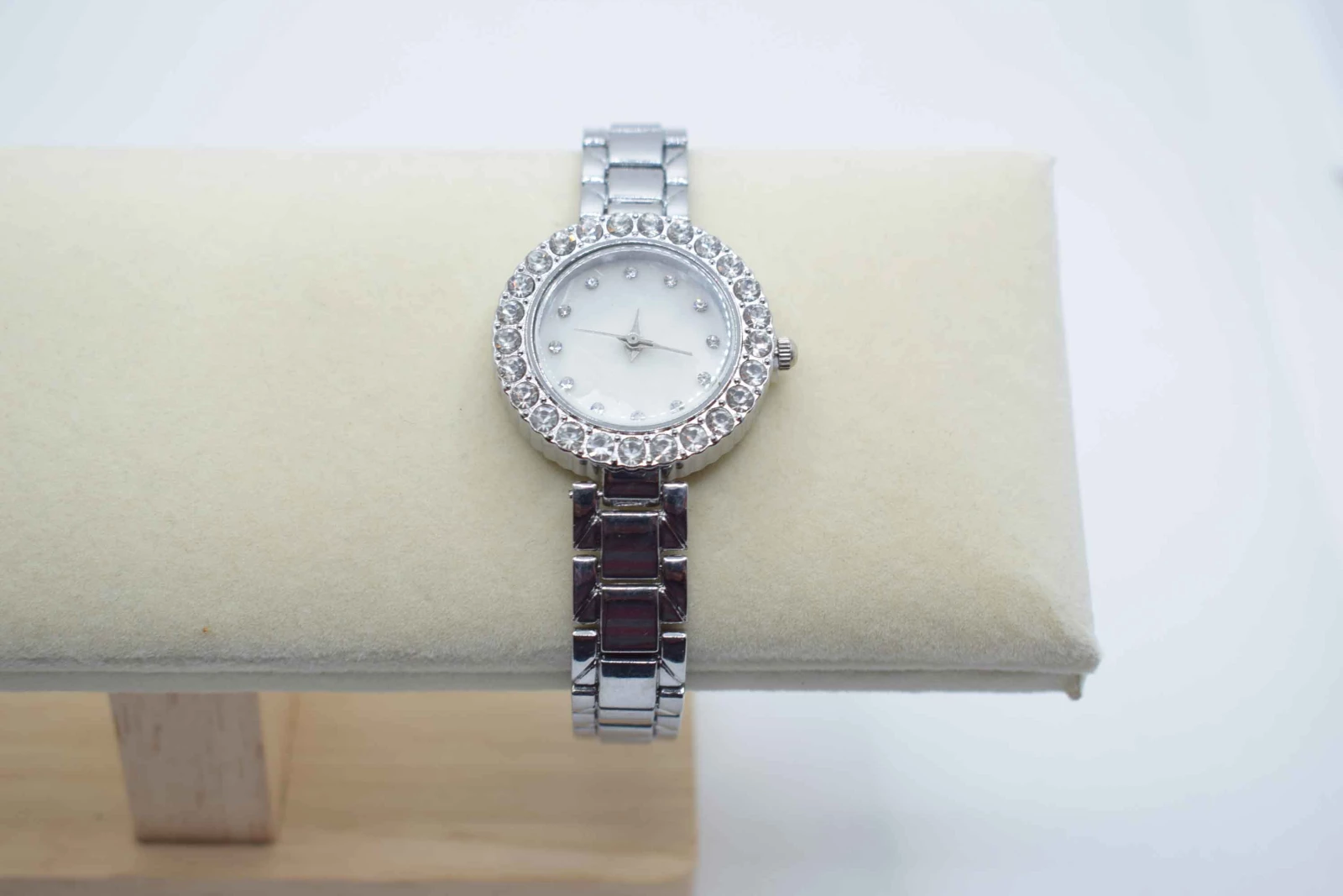 OROLOGIO CINGHIA MAGLIE ACCIAIO ARGENTO QUADRANTE BIANCO BRILLANTINO ZIRCONI