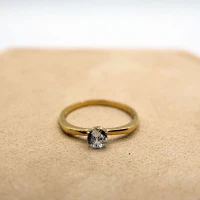 ANELLO SOLITARIO ORO GIALLO CON PUNTO LUCE