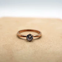 ANELLO SOLITARIO ORO ROSA CON PUNTO LUCE