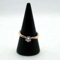 ANELLO SOLITARIO ORO ROSA CON PUNTO LUCE