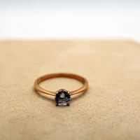 ANELLO SOLITARIO ORO ROSA CON PUNTO LUCE 2