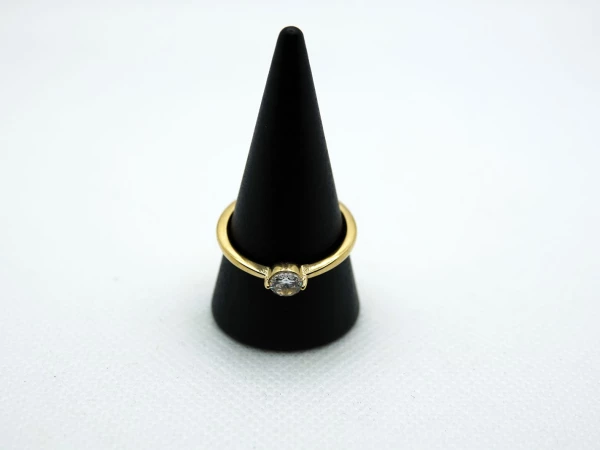 ANELLO SOLITARIO ORO GIALLO CON PUNTO LUCE 2