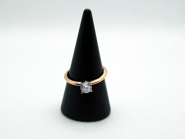 ANELLO SOLITARIO ORO ROSA CON PUNTO LUCE 4