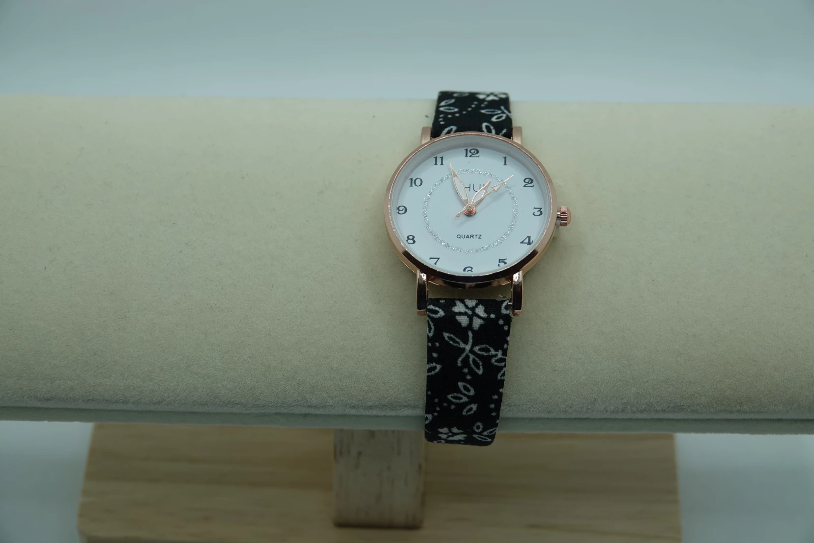 OROLOGIO NERO A FIORI