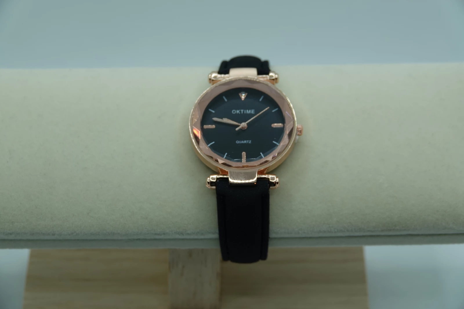 OROLOGIO NERO CON QUADRANTE ORO ROSA