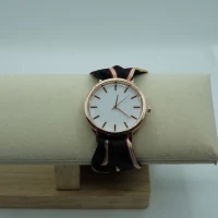 OROLOGIO CON CINGHIA IN TESSUTO NERO