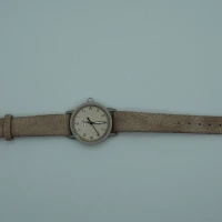 OROLOGIO CON CINGHIA IN CUOIO MARRONE CHIARO