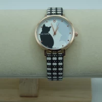 OROLOGIO CON CINGHIA NERA E BIANCA E QUADRANTE CON GATTO