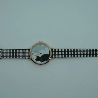 OROLOGIO CON CINGHIA NERA E BIANCA E QUADRANTE CON GATTO