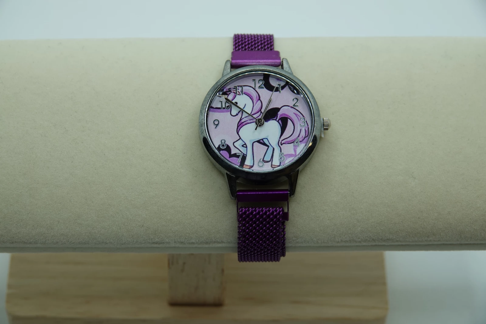 OROLOGIO CON CINGHIA VIOLA CON CALAMITA E QUADRANTE UNICORNO