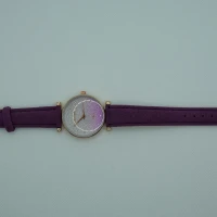 OROLOGIO CON CINGHIA VIOLA SCURO E QUADRANTE BRILLANTINATO