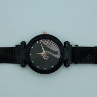OROLOGIO CON CINGHIA NERA CON CALAMITA E QUADRANTE CON CIGNO