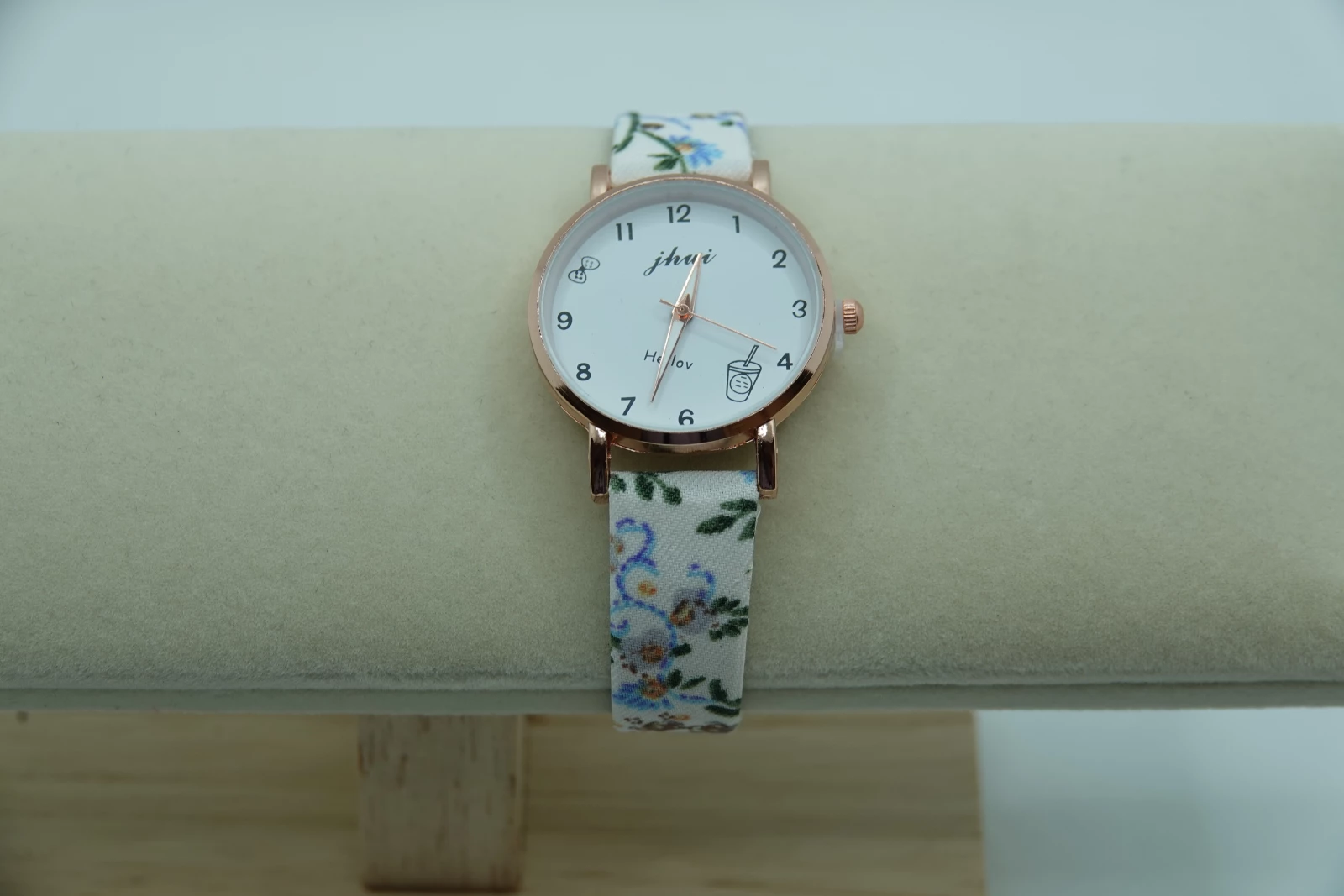 OROLOGIO CON CINGHIA BIANCA CON FIORI E QUADRANTE BIANCO
