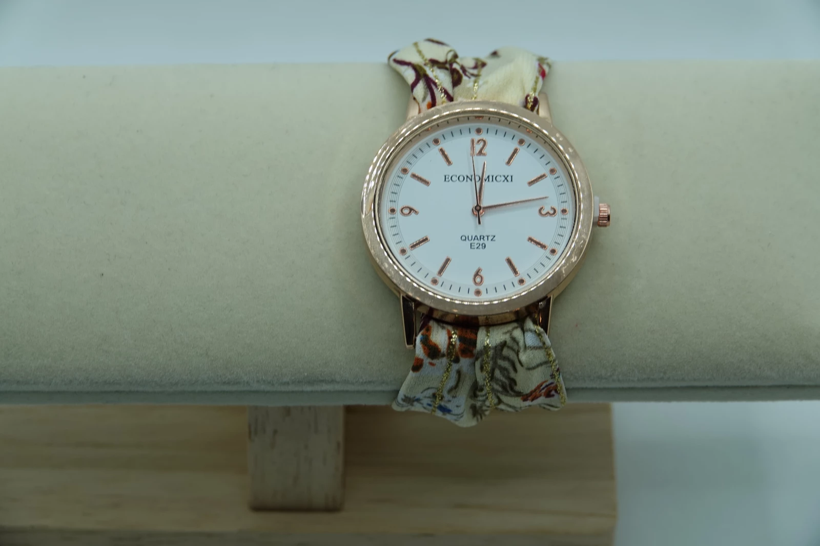 OROLOGIO CON CINGHIA IN TESSUTO PANNA CON FIORI E QUADRANTE BIANCO