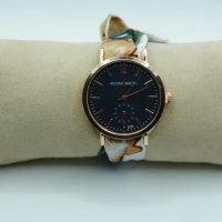 OROLOGIO CON CINGHIA IN TESSUTO BIANCO, VERDE E MARRONE E QUADRANTE NERO