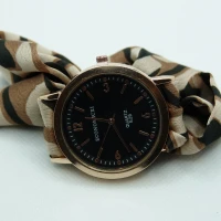 OROLOGIO CON CINGHIA IN TESSUTO TIGRATO E QUADRANTE NERO