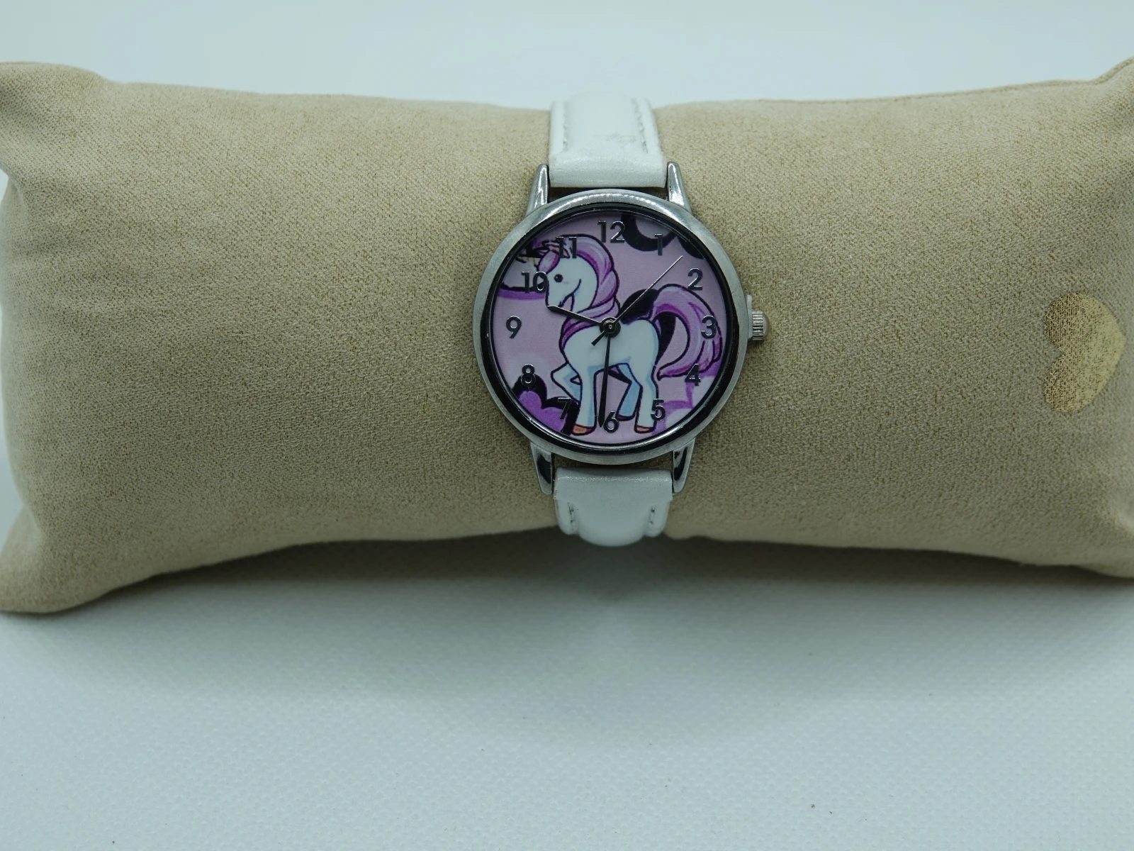 OROLOGIO CON CINGHIA BIANCA E QUADRANTE UNICORNO